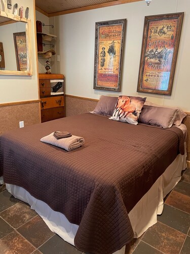 Kara Creek Ranch - 2 bed cabin