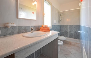 Shower - Lovely home in Orosei with house a panoramic view (Orosei)
