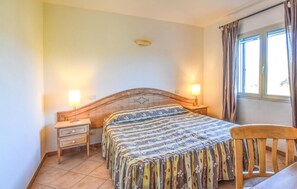 3 bedrooms - Lovely home in Orosei with kitchen (Orosei)