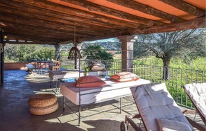 Outdoor dining - Lovely home in Orosei with kitchen (Orosei)