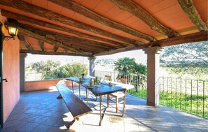 Outdoor dining - Lovely home in Orosei with kitchen (Orosei)