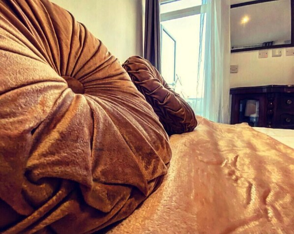 1 chambre, fer et planche à repasser, Wi-Fi, draps fournis