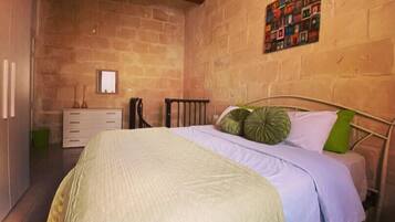 1 chambre, fer et planche à repasser, Wi-Fi, draps fournis