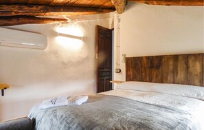 6 bedrooms, free WiFi, bed sheets