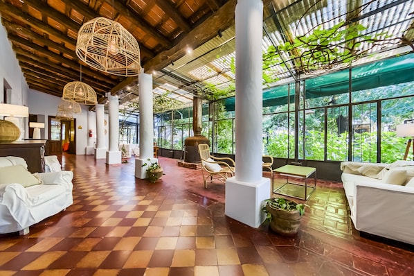 Economy kamer, 1 slaapkamer, uitzicht op resort | Woonruimte