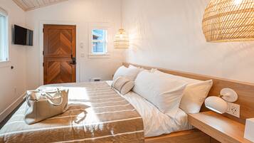 Economy Room, 1 Queen Bed | Iron/ironing board, free WiFi, bed sheets