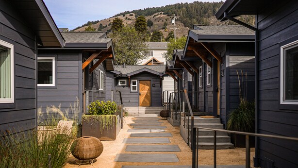 A pathway leading to a house with a wooden door and a small porch area. - Surf Lodge (Stinson Beach)