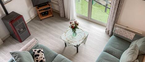 TV, fireplace, stereo