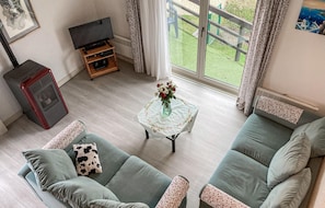 TV, fireplace, stereo