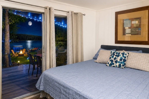 Sunny-days-unit-3-waterfront-nightshot-2-blueligjhts-bedroom-options-1whale-2 bedroom