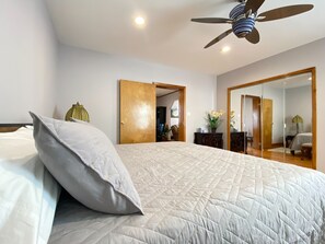 4 habitaciones, escritorio y tabla de planchar con plancha 