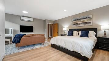 4 bedrooms, travel cot, WiFi, bed sheets