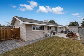 Exterior - The Goldmine (Kennewick)
