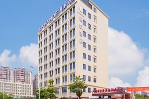 Exterior - Lavande Hotel (Guangzhou Jiahe Wanggang Metro Station) (Guangzhou)
