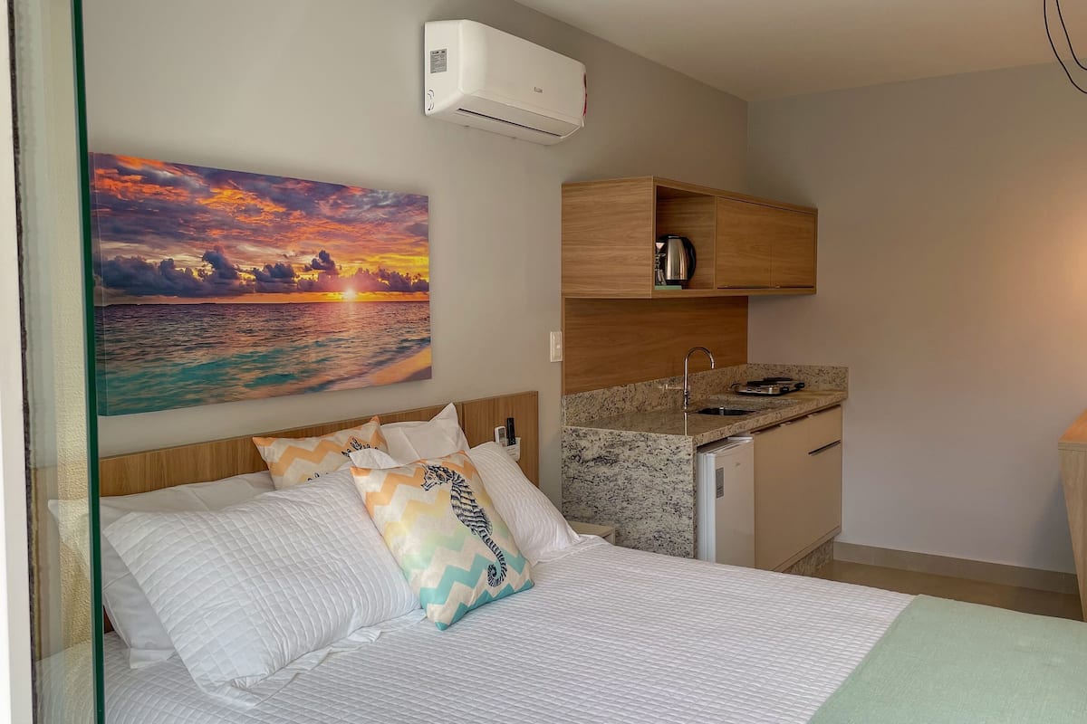 Quarto duplo conforto, 1 quarto, varanda coberta, vista para o lago | Frigobar, individualmente decorados, individualmente mobiliados