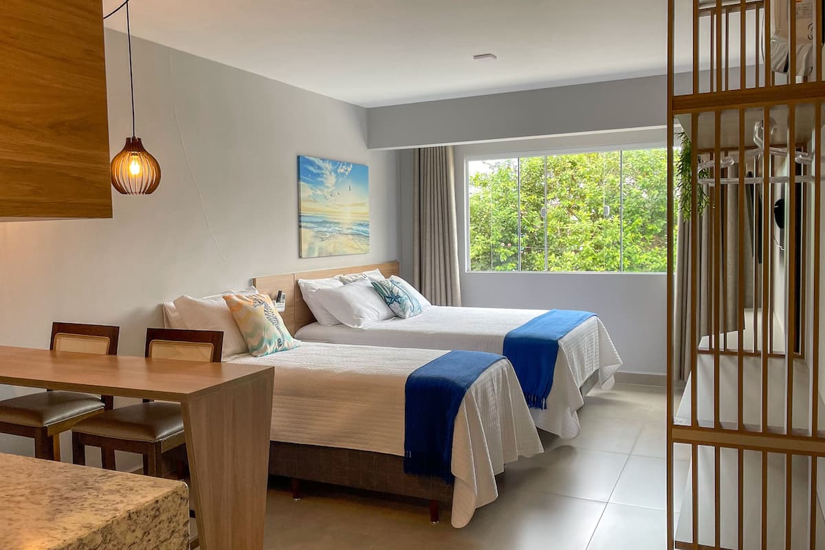 Quarto triplo clássico | Frigobar, individualmente decorados, individualmente mobiliados