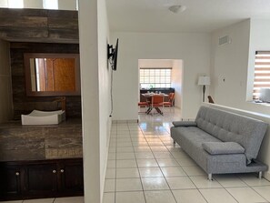 Cubrecamas, decoración personalizada y muebles diferentes