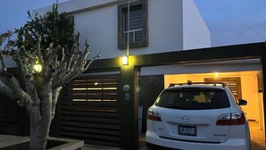 Mặt tiền nơi lưu trú