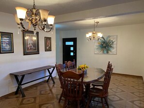Family House | Living area - Casa San Felipe 6 Habitaciones (Chihuahua)