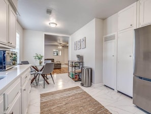 Interior - 15% Summer Discount~ Entire Home ~ Full Kitchen ~ Large Fenced Backyard (Oklahoma City)