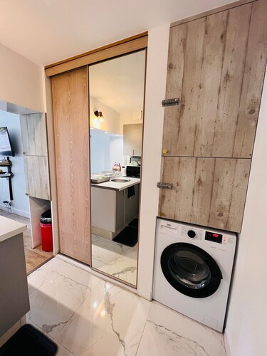 Superbe studio avec entrée et jardin privés