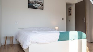 2 chambres, bureau, accès Internet, draps fournis