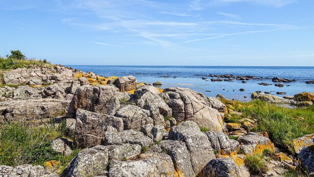A rocky coastal landscape with large boulders and sparse vegetation. - 2 bedroom stunning home in Svaneke (Svaneke)