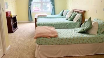 3 多间卧室、旅行婴儿床、免费 WiFi、床单