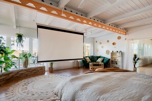4 habitaciones, tabla de planchar con plancha y cuna de viaje 