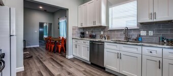 Cozy brand new beach house - 2 mins to the beach