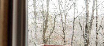 Spacious + Rustic Cabin Near Penns Creek