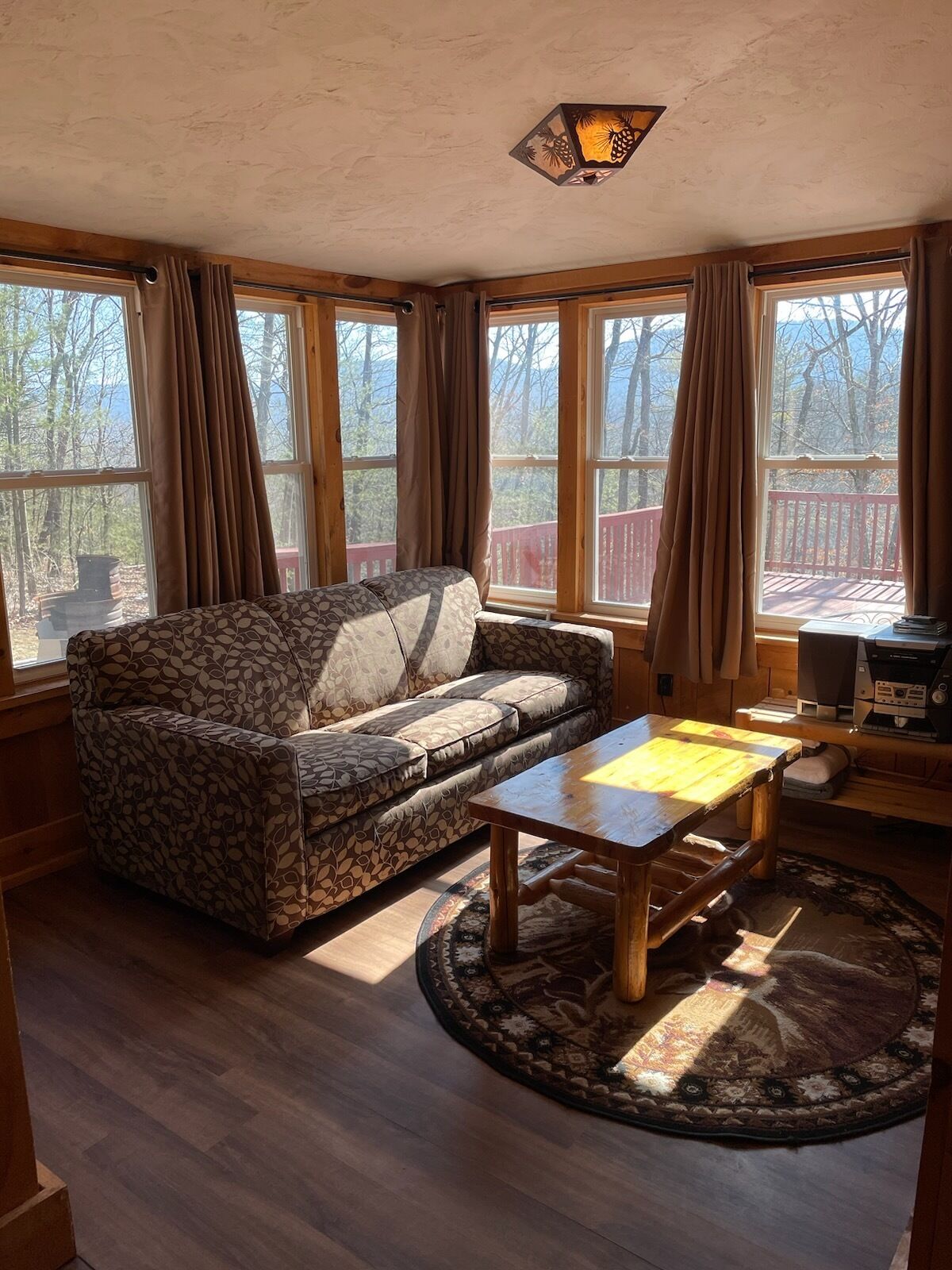 Spacious + Rustic Cabin Near Penns Creek