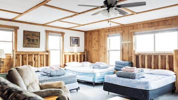 2 bedrooms, WiFi, bed sheets, wheelchair access