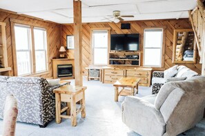 Smart TV y chimenea 