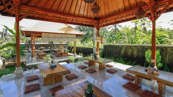 Petit déjeuner continental (50000 IDR par personne)