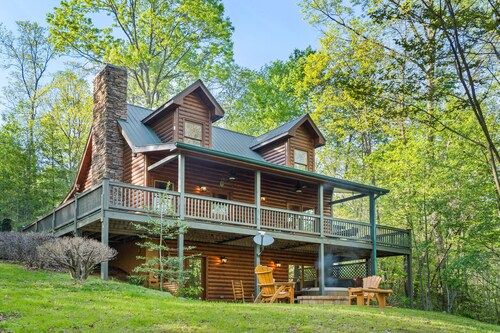 Cozy, Pet Friendly Mountain Getaway Minutes from Downtown Blue Ridge, GA