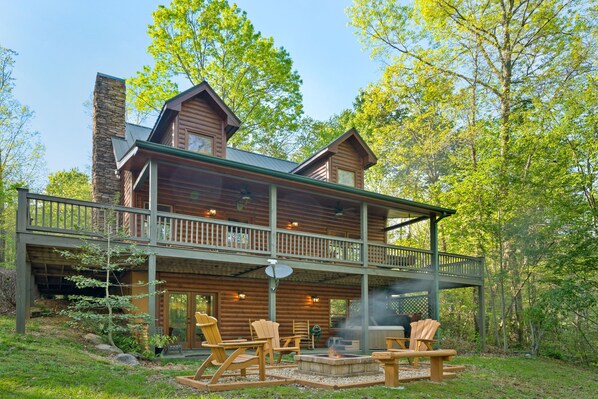 Exterior - Tucked Away, Cozy-Pet Friendly-Mountain Getaway Minutes to Downtown Blue Ridge (Blue Ridge)
