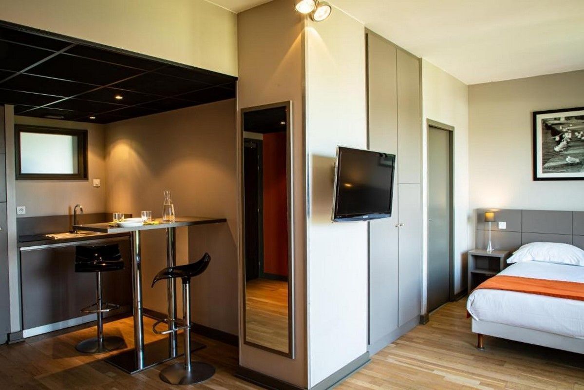 1 Schlafzimmer, hochwertige Bettwaren, Betten mit Memory-Foam-Matratzen