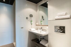 Hair dryer, towels, soap, shampoo - À 10 min du métro | Terrasse + Vue panoramique (Lyon)