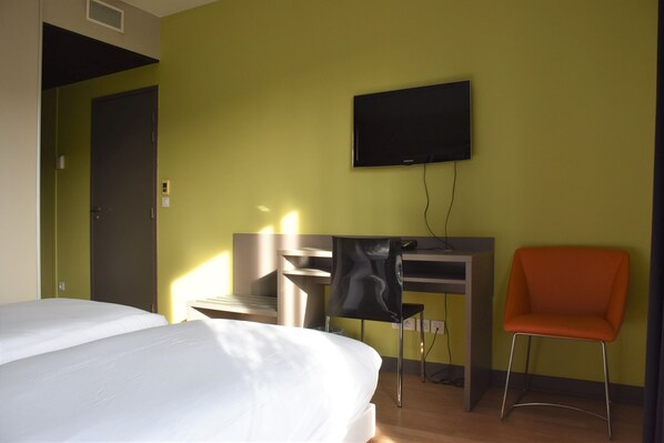 1 bedroom, iron/ironing board, free WiFi, bed sheets - Près du métro | Chambre Twin + Bureau & Internet (Lyon)