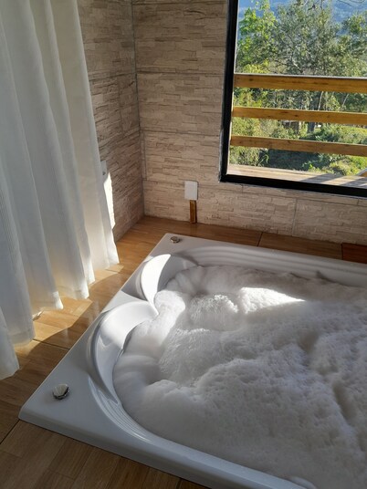 Cabin with hydromassage and a beautiful view of the Canyons