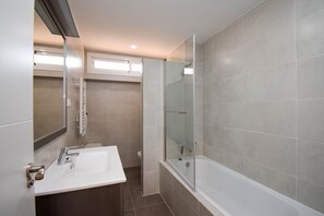 Bathtub, hair dryer