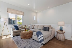 Una Smart TV, una chimenea