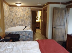 Ducha, secador de pelo, toallas y jabón