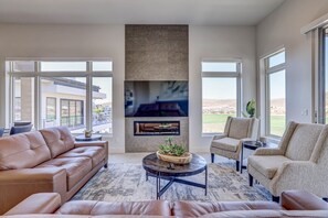 TV, fireplace, stereo