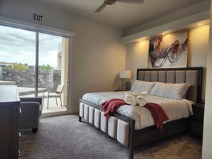 3 bedrooms, iron/ironing board, travel cot, Internet
