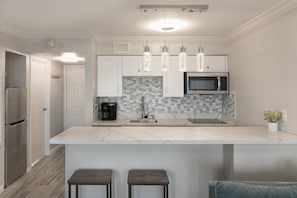 Fridge, microwave, stovetop, dishwasher