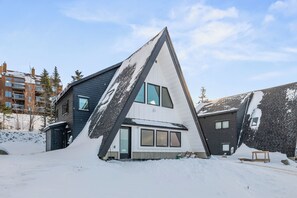 Exterior - Saddleback Parmachanee 22- easy ski-in/out location on Saddleback! (Sandy River Plantation)