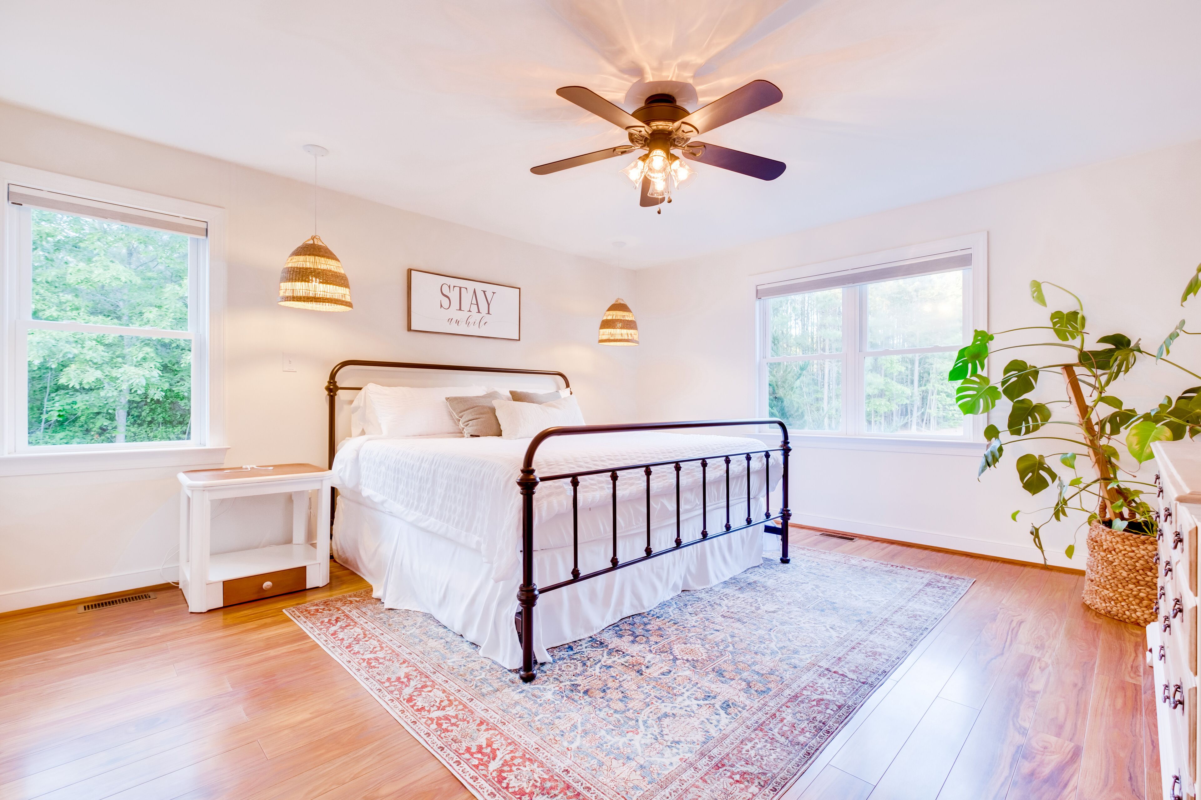 3 Schlafzimmer, Schreibtisch, Bügeleisen/Bügelbrett, Reisekinderbett