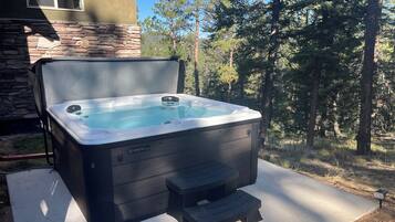 Bain à remous extérieur